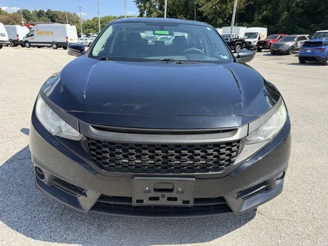 Used 2017  Honda EX-T image 2