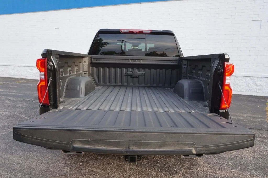 New 2026 Black Chevrolet High Country image 31