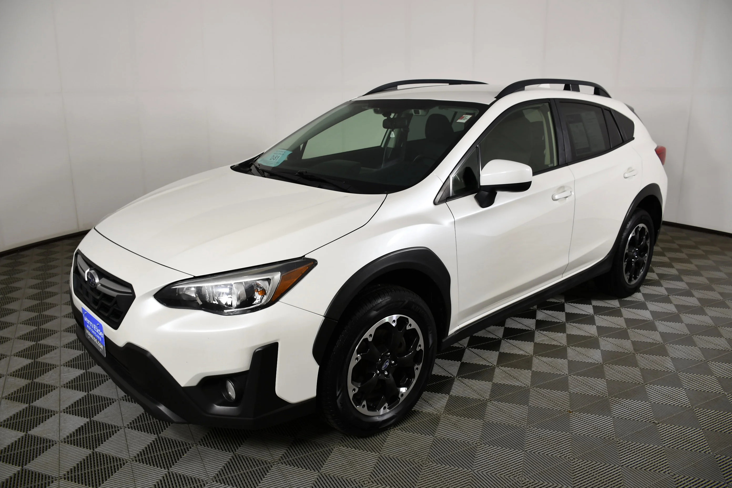 Used 2022 Crystal White Pearl Subaru Premium image 10