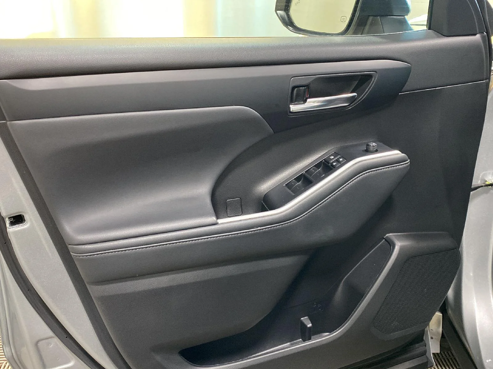 Used 2022 Celestial Silver Metallic Toyota XLE image 24