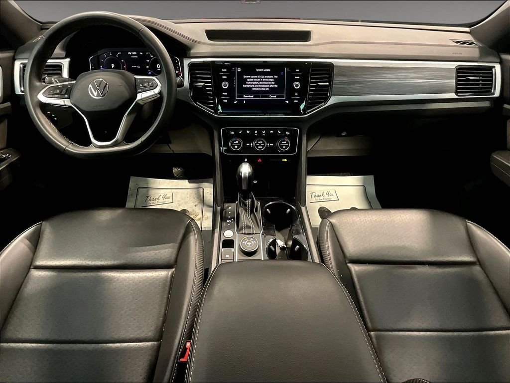 Used 2022 Deep Black Pearl Volkswagen 3.6L V6 SE w/Technology image 13