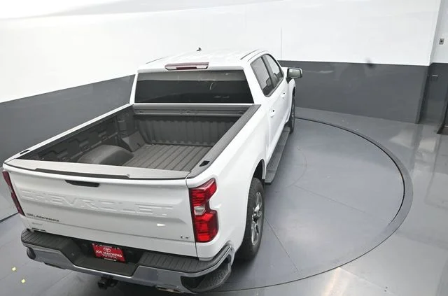 Used 2022 White Chevrolet LT image 29