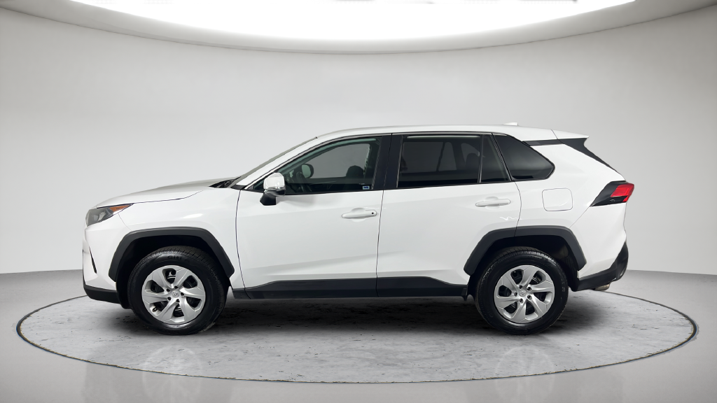 Used 2022 White Toyota LE image 13