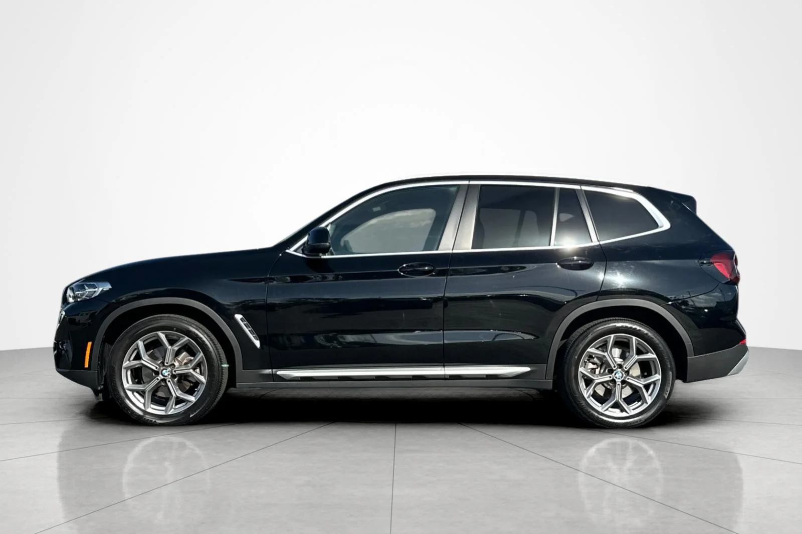 Used 2023 Jet Black BMW sDrive30i image 2