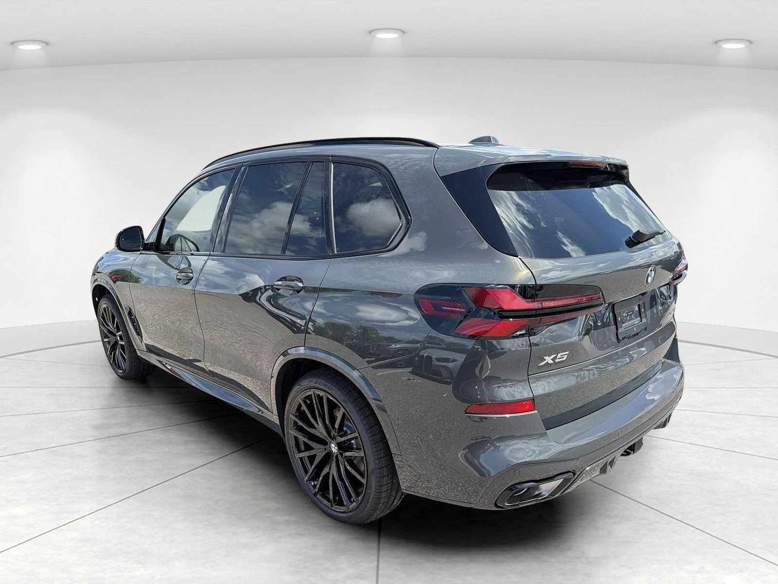 New 2026 Dravit Grey Metallic BMW sDrive40i image 6