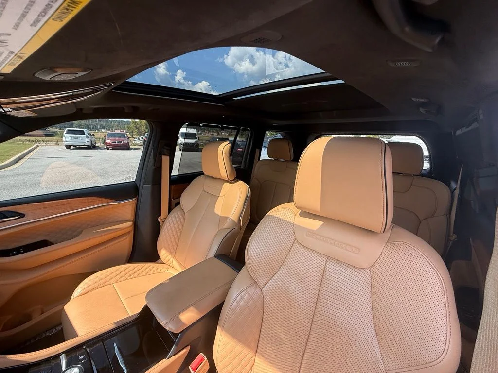 Used 2023 Gray Jeep Summit Reserve image 22
