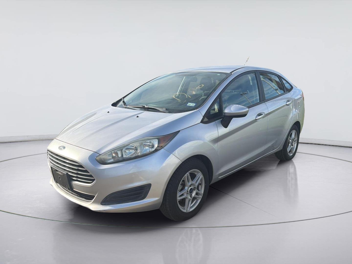 Used 2018 Ingot Silver Ford SE image 2