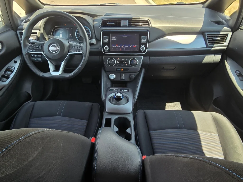 Used 2023 Glacier White Nissan S image 25