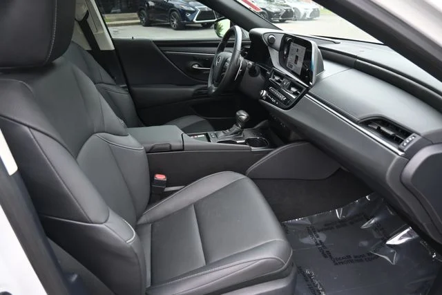 2024 Lexus ES Hybrid 300h - Photo 22
