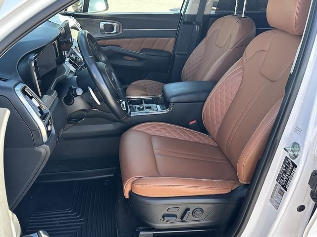 Used 2023 White Kia X-Line SX Prestige image 21