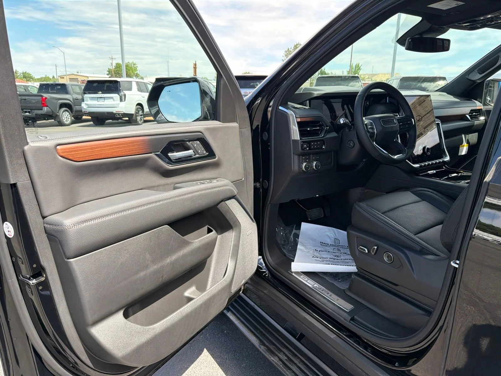 2026 GMC Yukon XL Denali - Photo 21