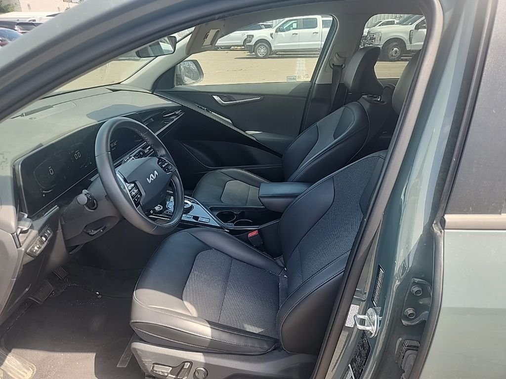Used 2023 Green Kia EX image 19