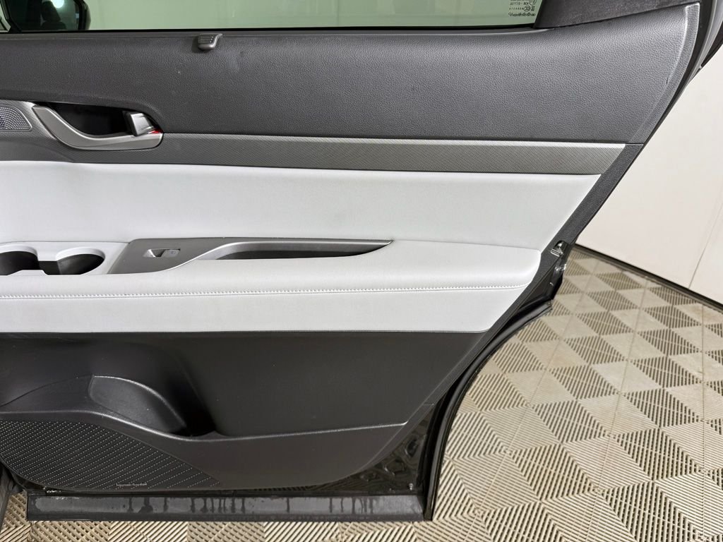Used 2024 Black Hyundai SEL image 31