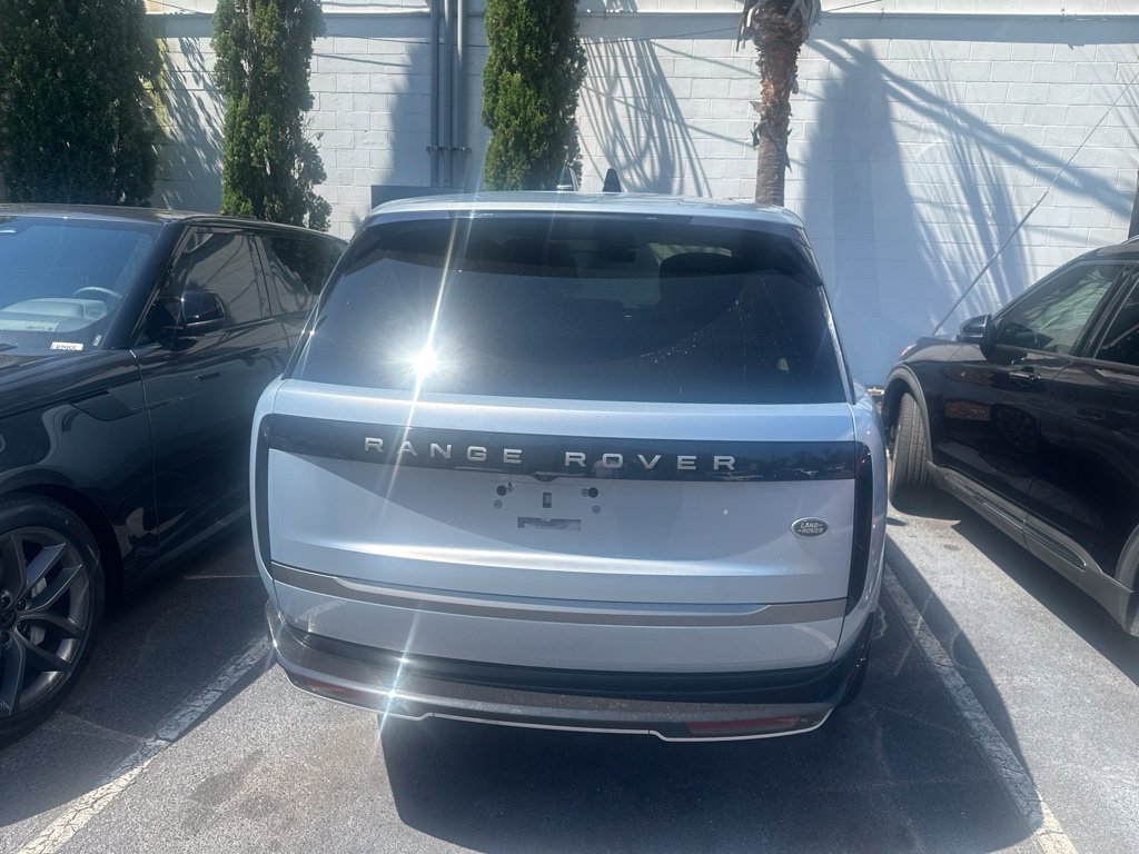 Used 2023 Silver Land Rover Autobiography image 6
