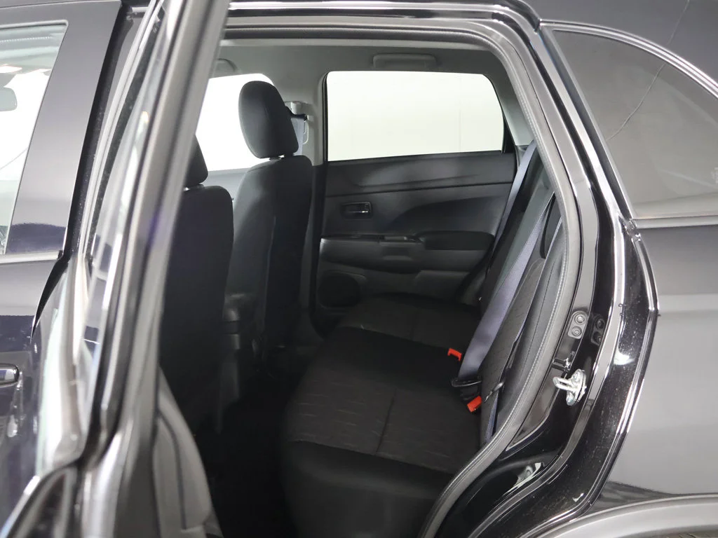 New 2027 Black Mitsubishi 2.0 ES AWC image 27