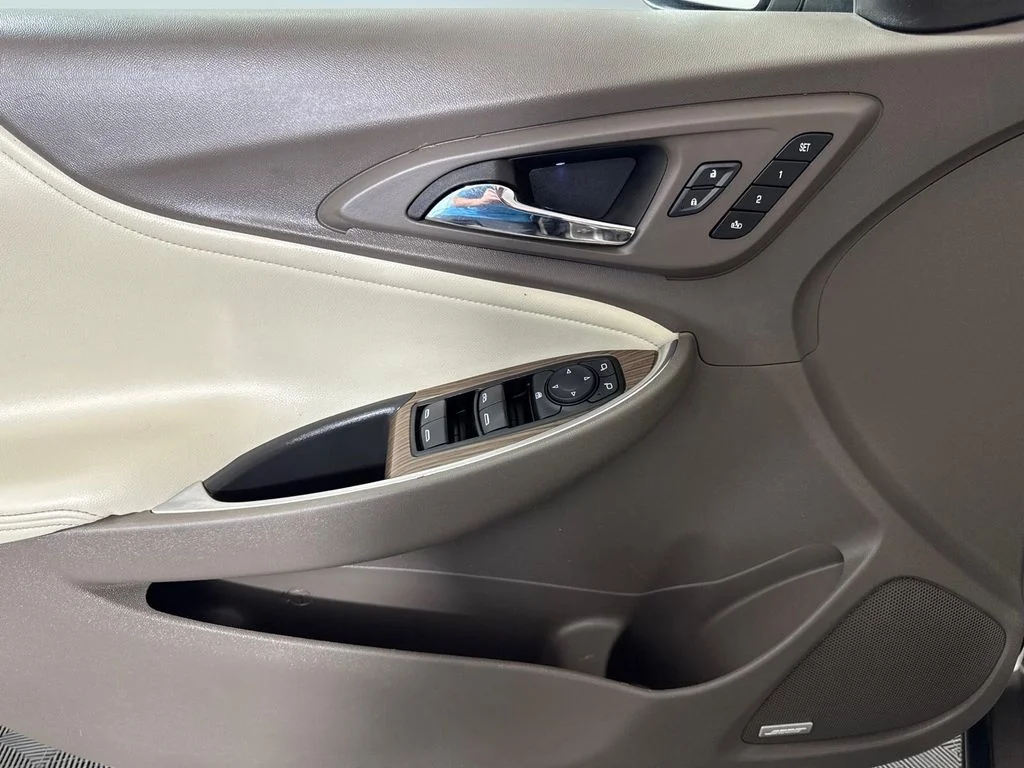 Used 2024 Gray Chevrolet LT image 18