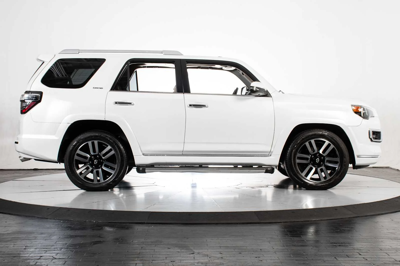 Used 2014 Blizzard Pearl Toyota Limited image 7