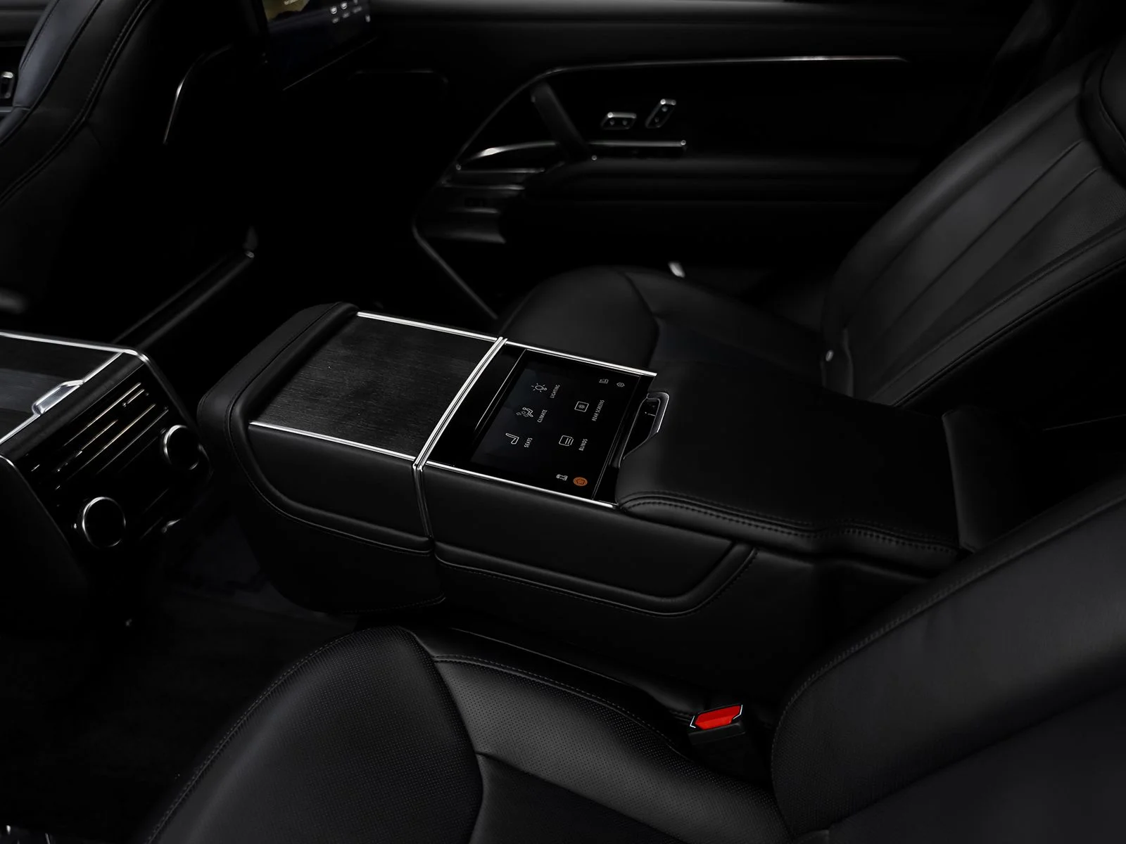 Used 2022 Green Land Rover First Edition image 40