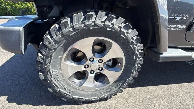 Used 2018 Gray Jeep Sahara 4x4 image 9