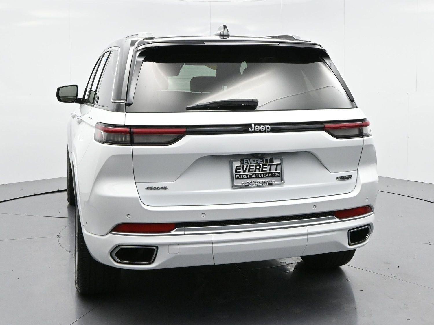 Used 2022 White Jeep Summit image 6