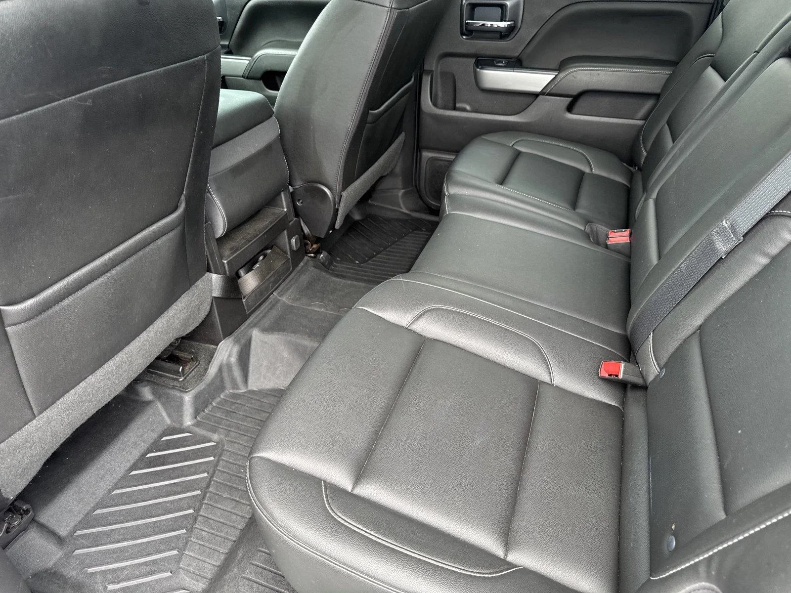 Used 2018 SUMMIT WHITE Chevrolet LT image 29