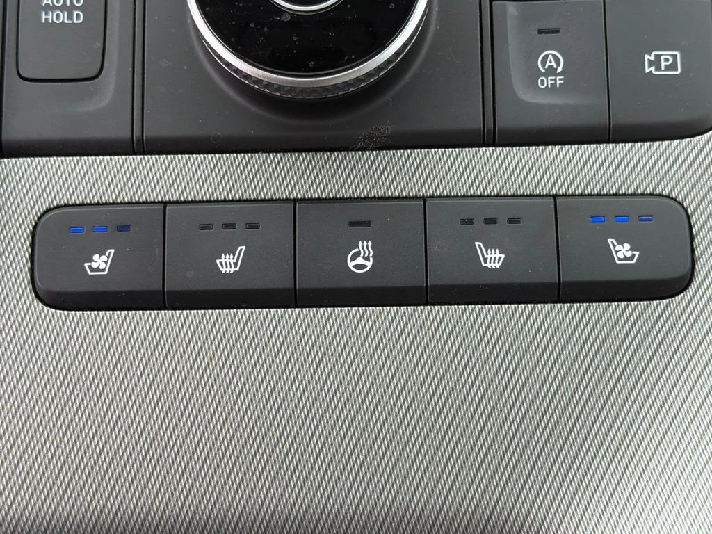 Used 2024 White Hyundai SEL image 31