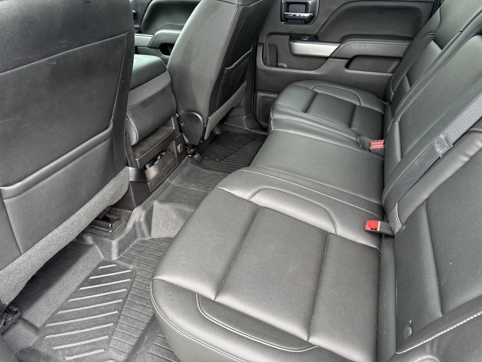 Used 2018 SUMMIT WHITE Chevrolet LT image 29