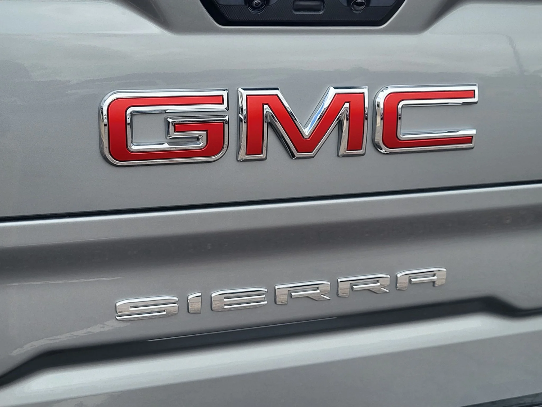 Used 2025 Sterling Metallic GMC Elevation image 8