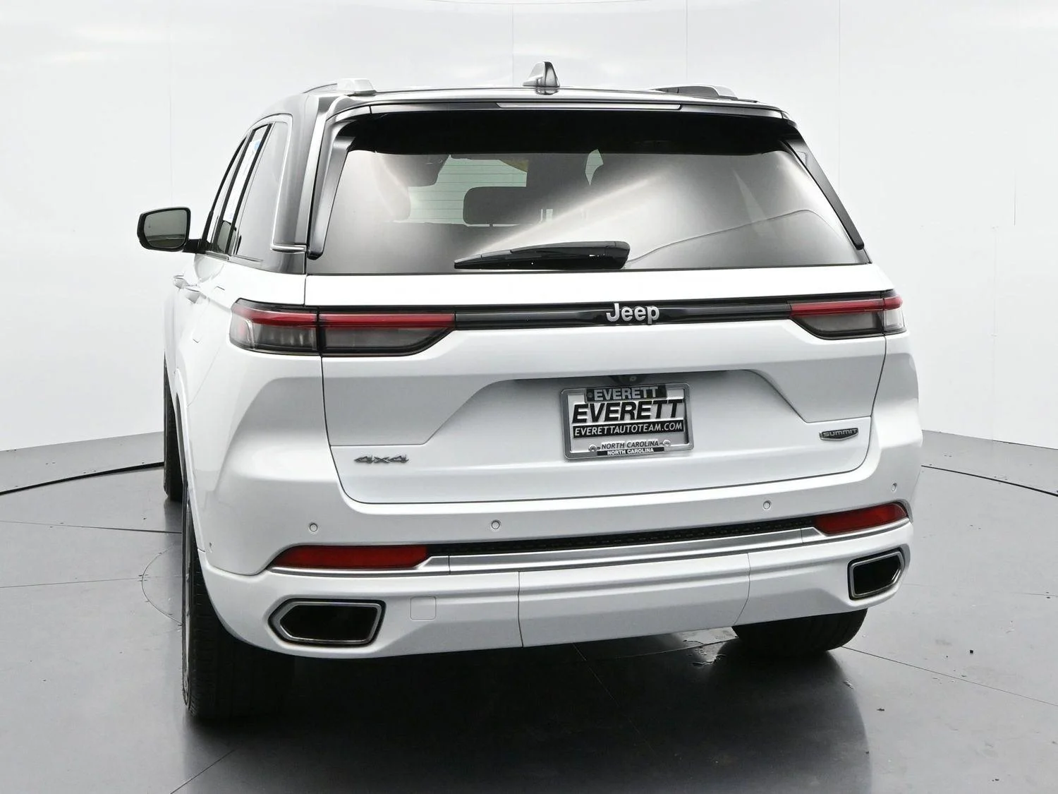 Used 2022 White Jeep Summit image 6
