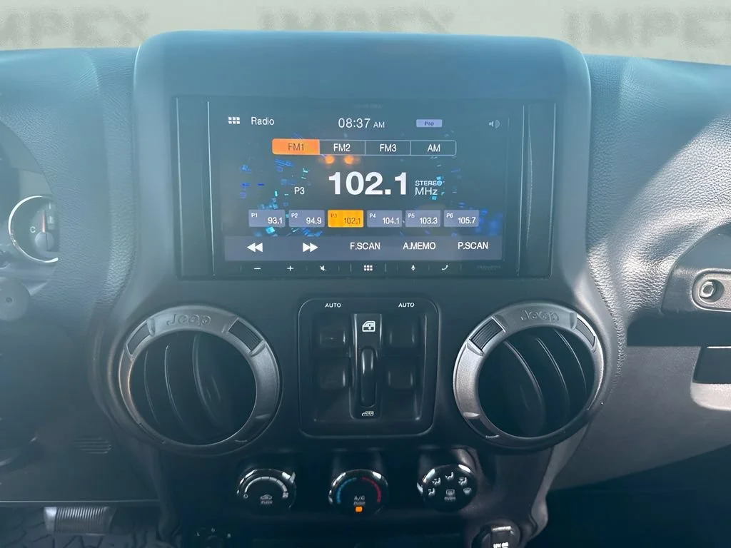 Used 2017  Jeep Sport image 13