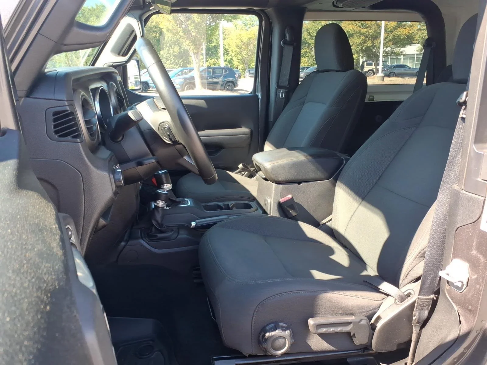 Used 2018 Granite Crystal Metallic Clearcoat Jeep Sport S image 19