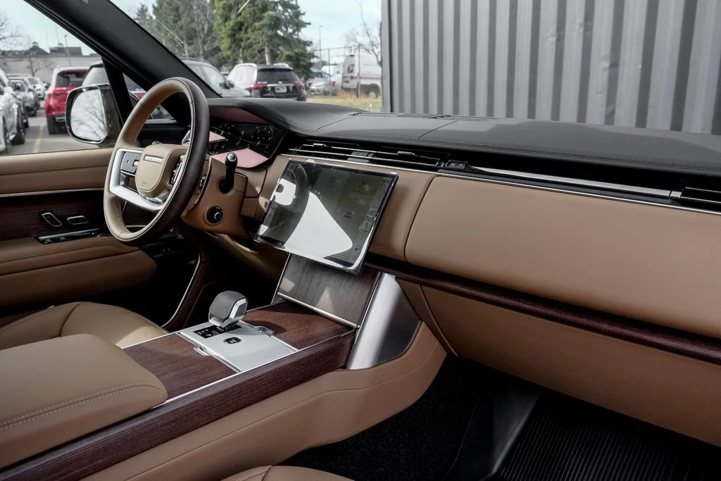 New 2026 Belgravia Green Land Rover SE image 23
