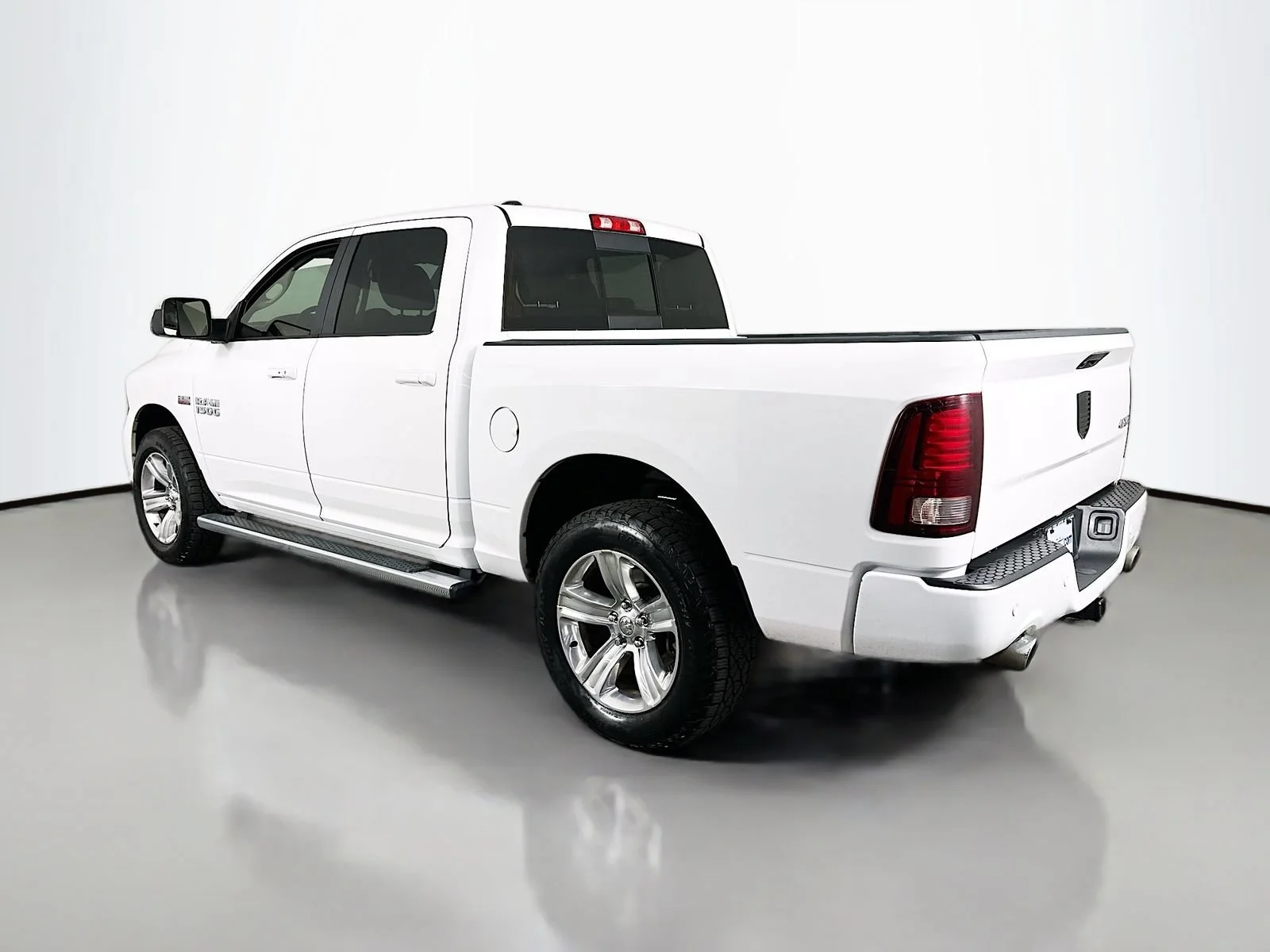 Used 2017  Ram Sport image 6