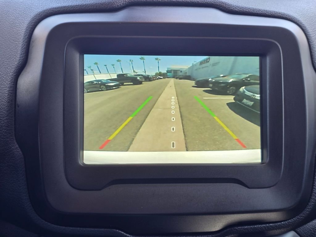 Used 2020 White Jeep Latitude image 28