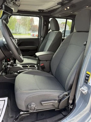 Used 2025 Anvil Clearcoat Jeep Backcountry image 5