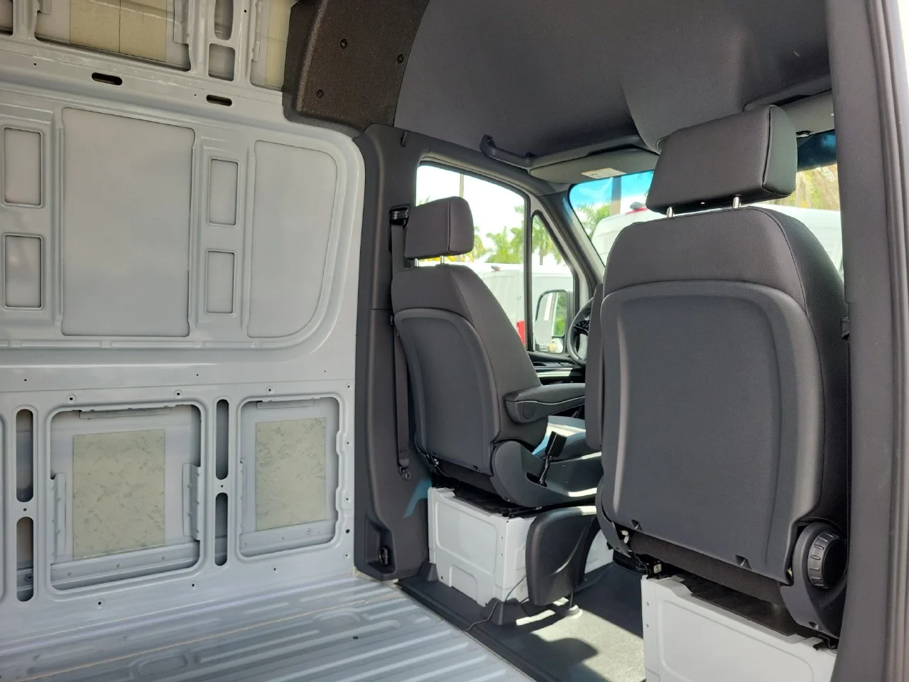 New 2025 Arctic+White Mercedes-Benz Cargo 144 WB image 15