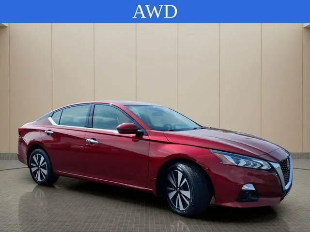 Used 2022 Red Nissan 2.5 SL image 4