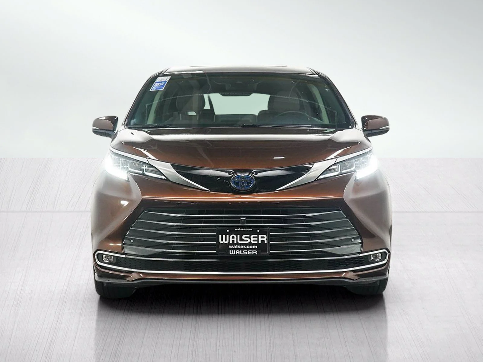 Used 2021  Toyota LE image 8