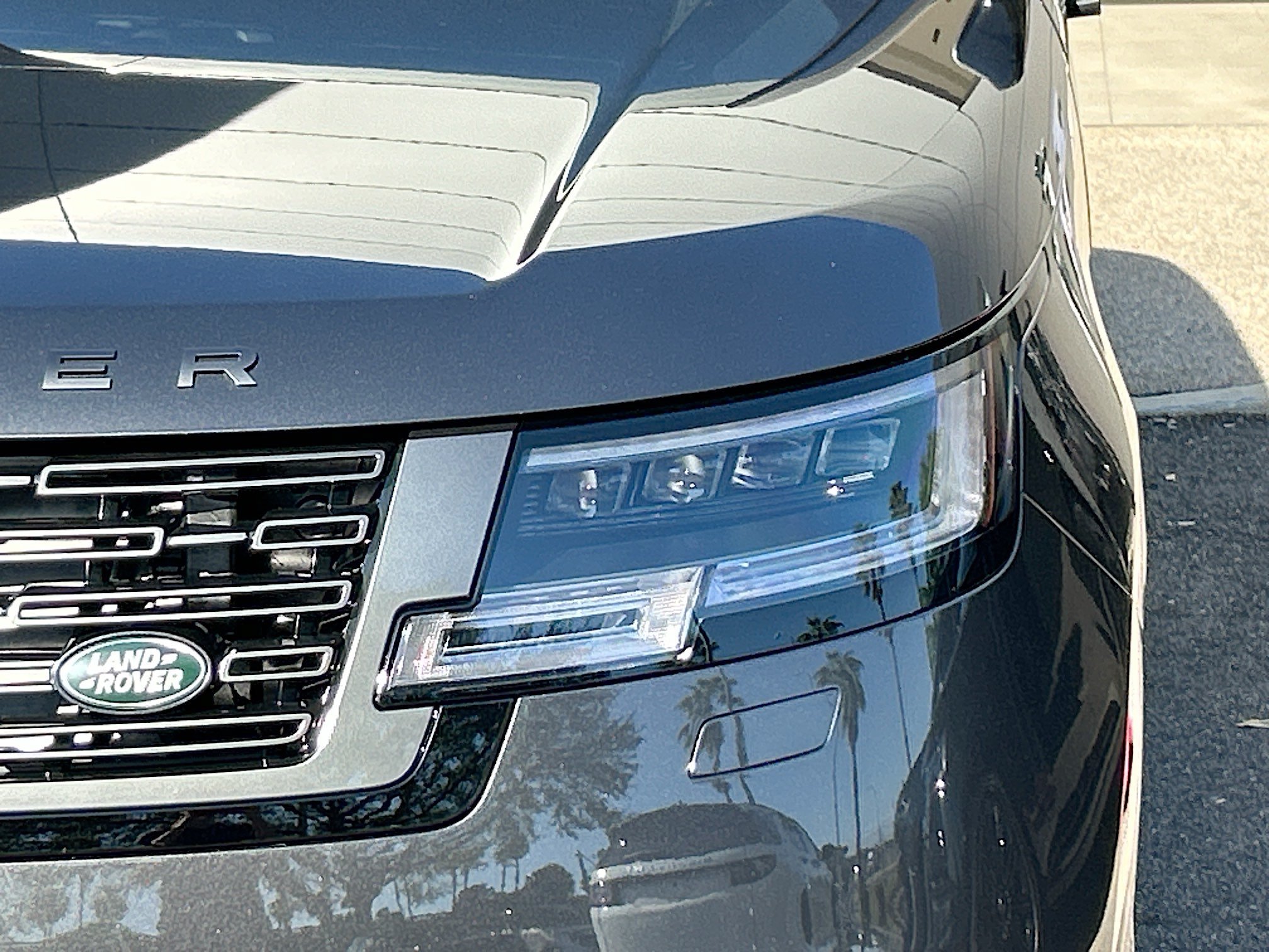 Used 2025 Gray Land Rover SE image 6