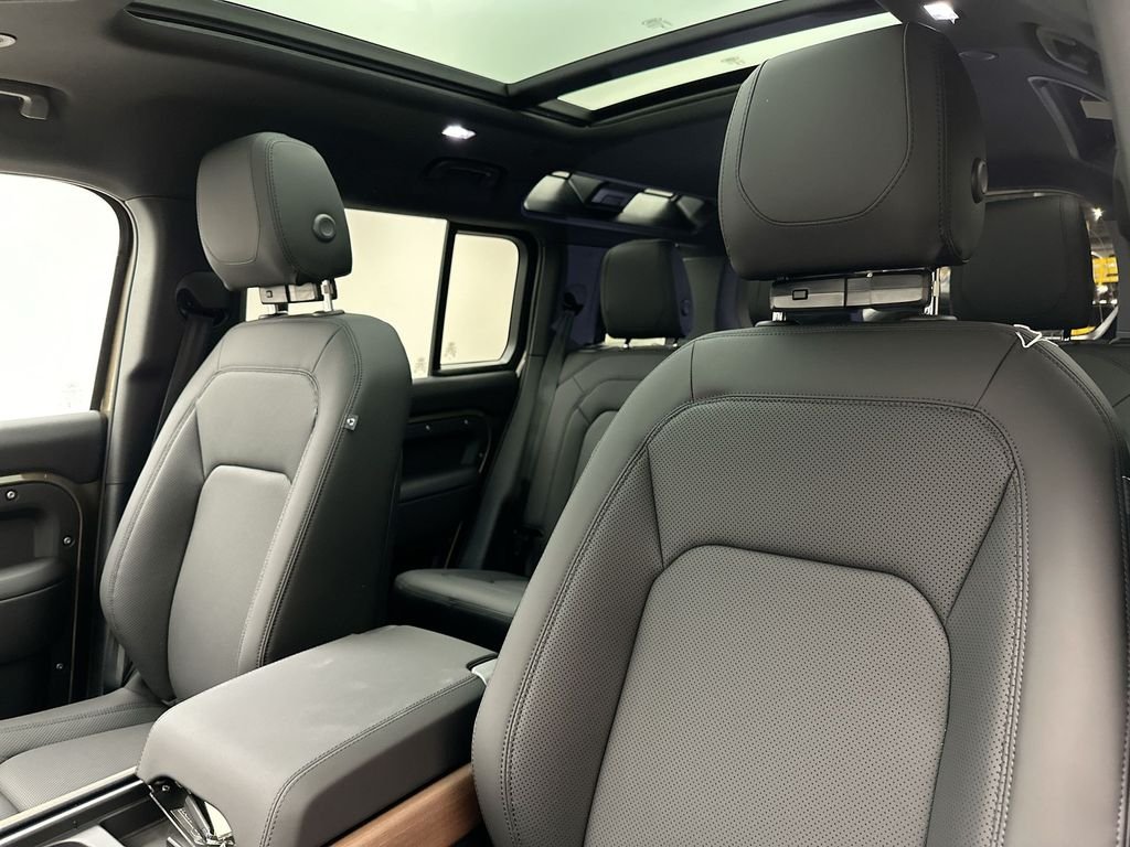 Certified Used 2024 Gondwana Stone Metallic Land Rover S image 7