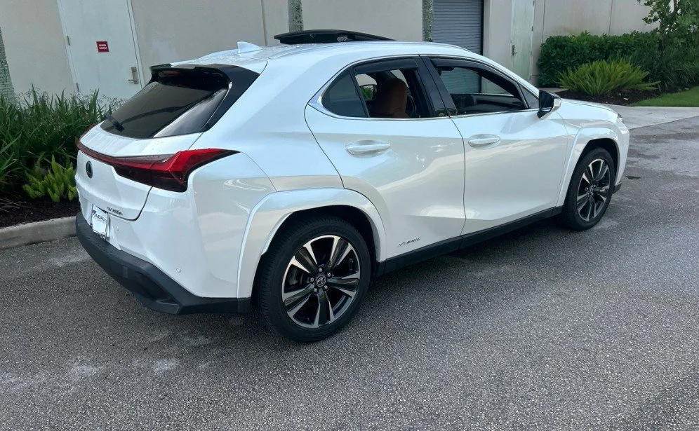 Used 2022 Ultra White Lexus UX 250h image 9