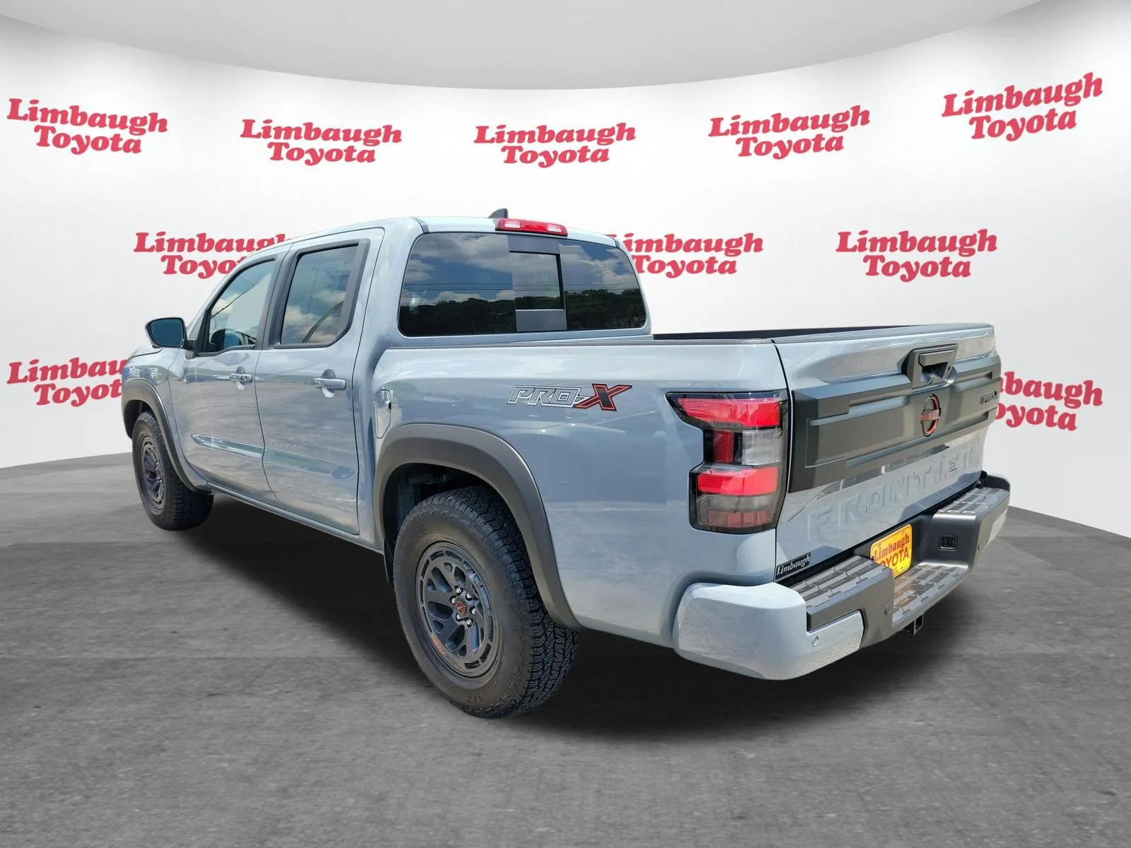 Used 2025 Boulder Gray Pearl Nissan PRO-X image 24