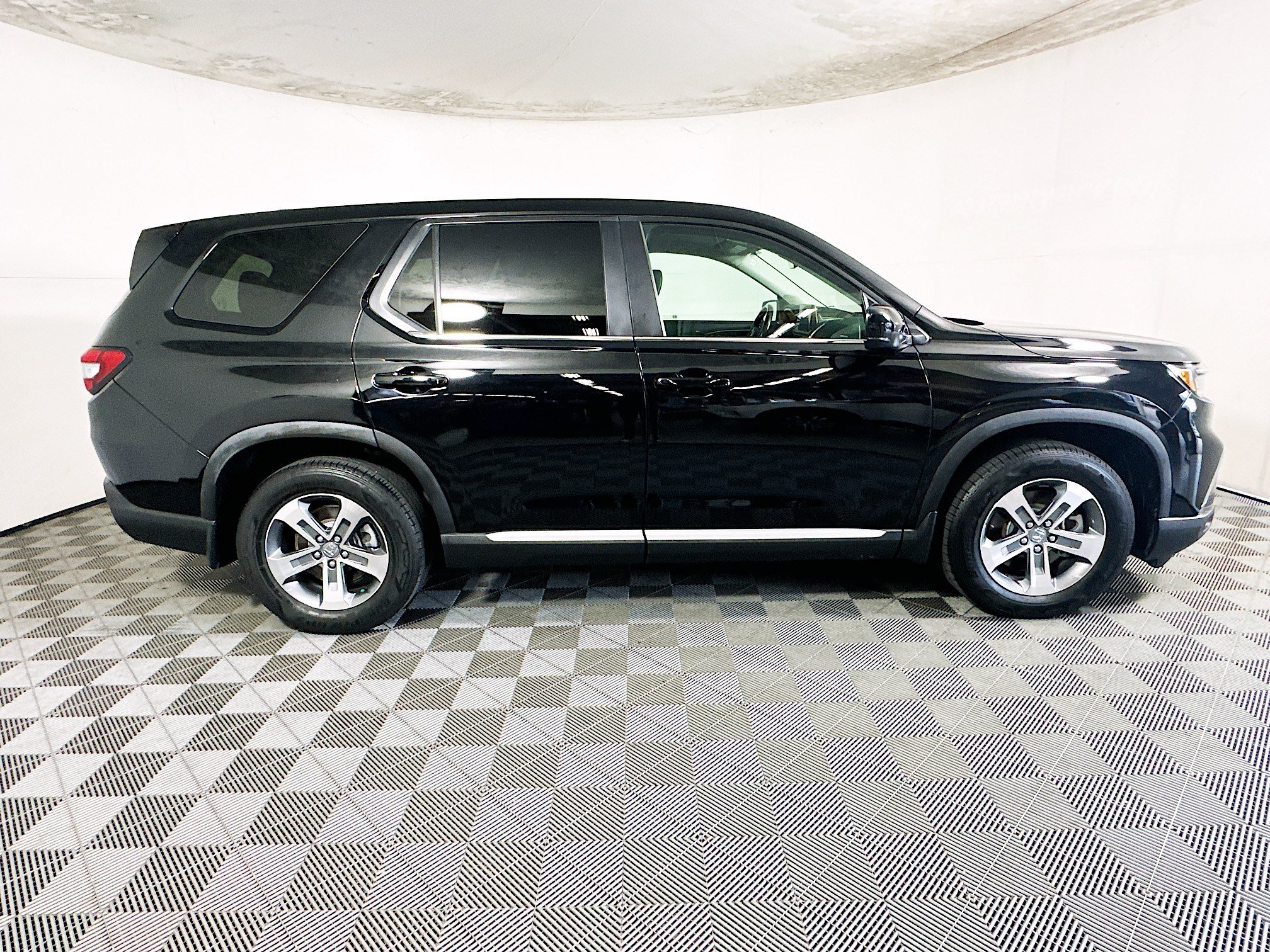 Used 2025 Silver Honda EX-L image 2