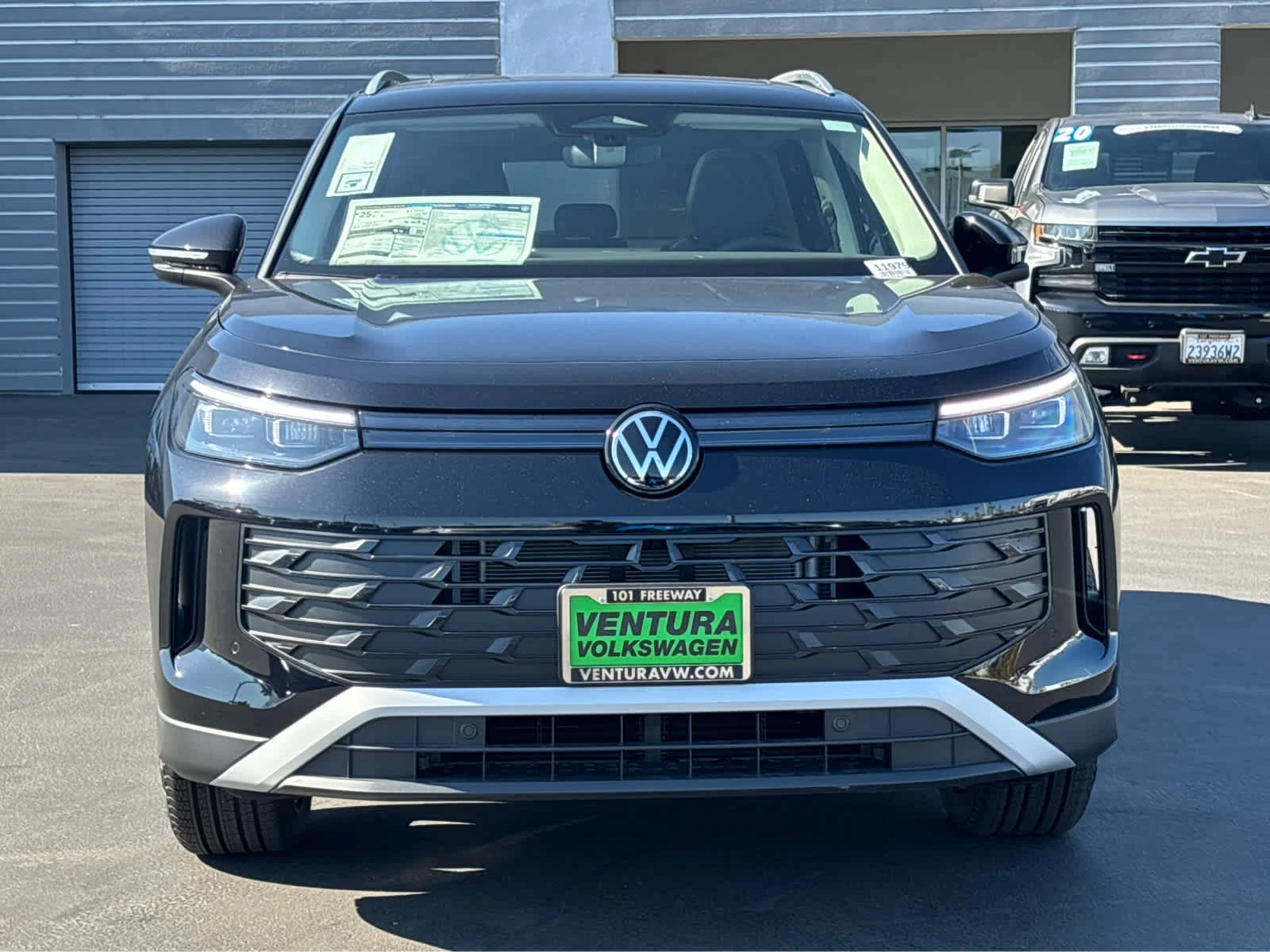 New 2026 DEEP BLACK Volkswagen SE image 4