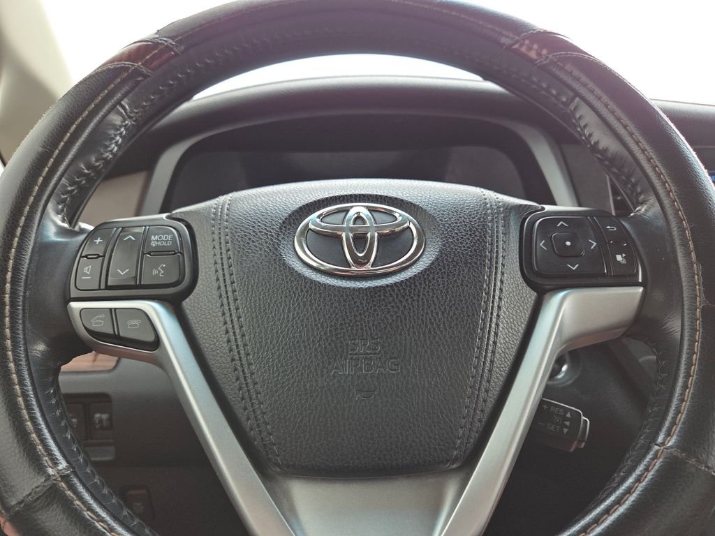 Used 2017 White Toyota Limited Premium image 23