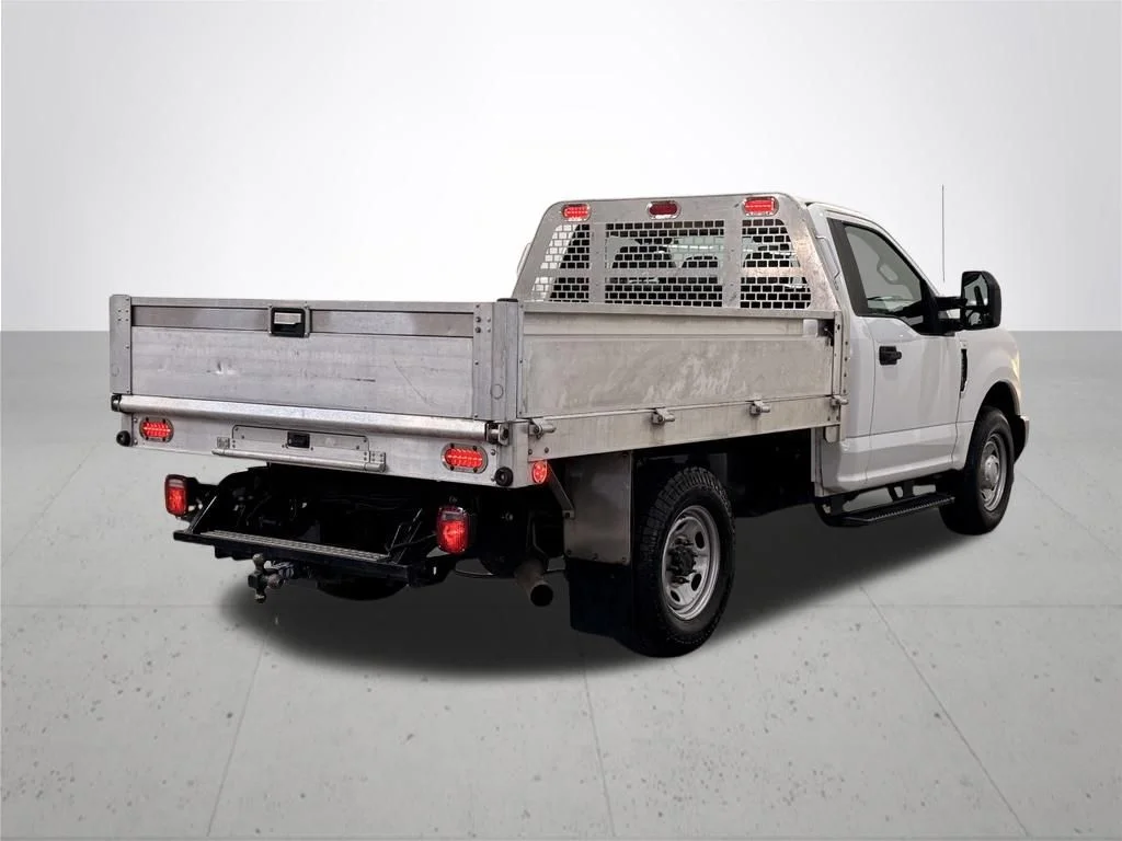 Used 2018 White Ford XL image 10