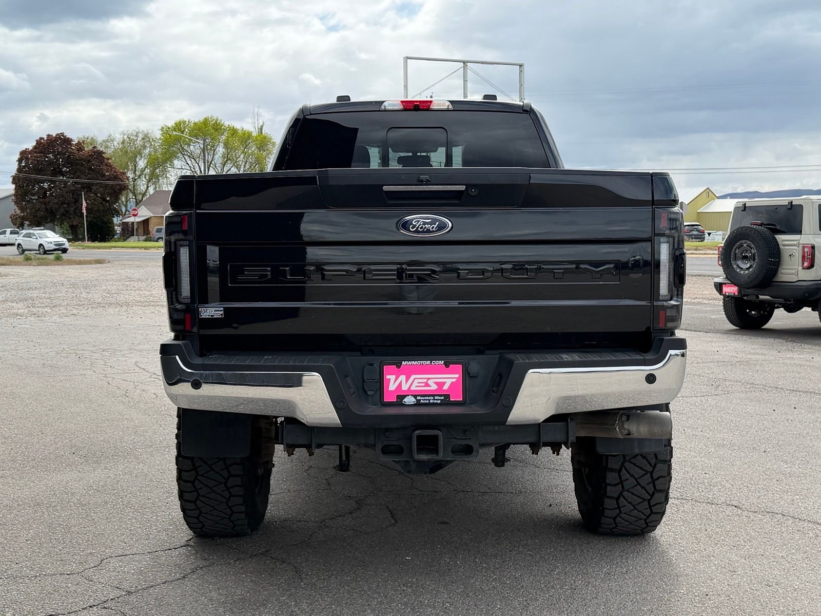 View vehicle photo 4