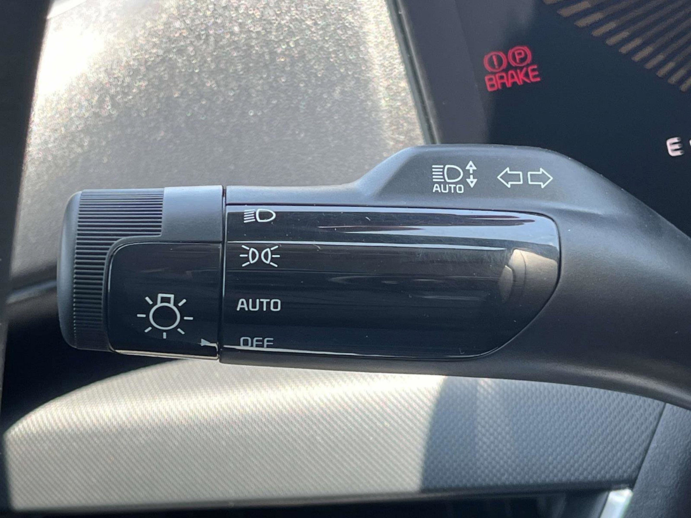 New 2026 Snow White Pearl Kia LXS image 29