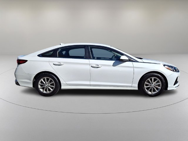 Used 2018 White Hyundai SE image 7