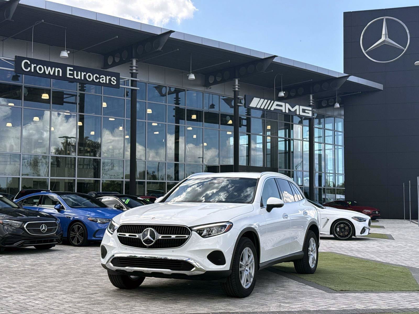New 2026 Polar White Mercedes-Benz 300 SUV image 1